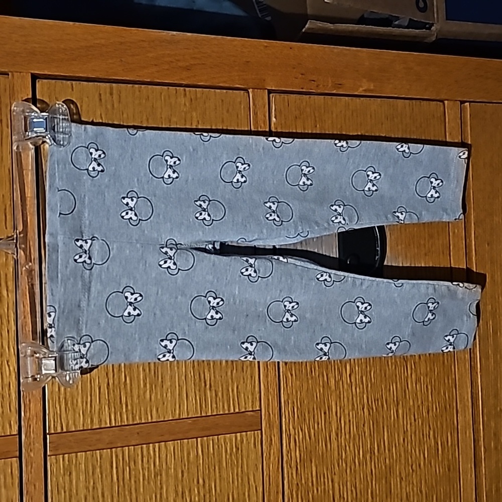 !!.                   ²Girls 2T leggings.